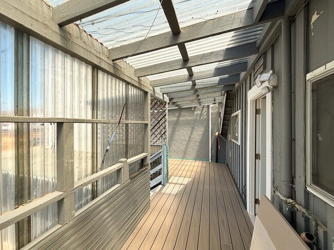 Building Photo - 158 N Ocean Ave