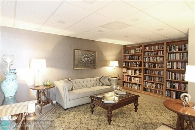 Building Photo - 2800 E Sunrise Blvd