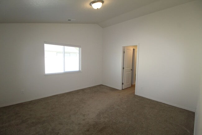 Building Photo - 14505 E Sanson Ave