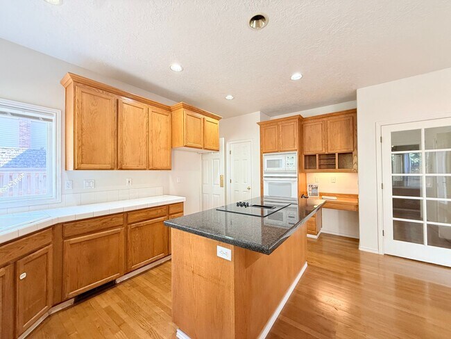 Building Photo - 16775 SW Springwater Ln