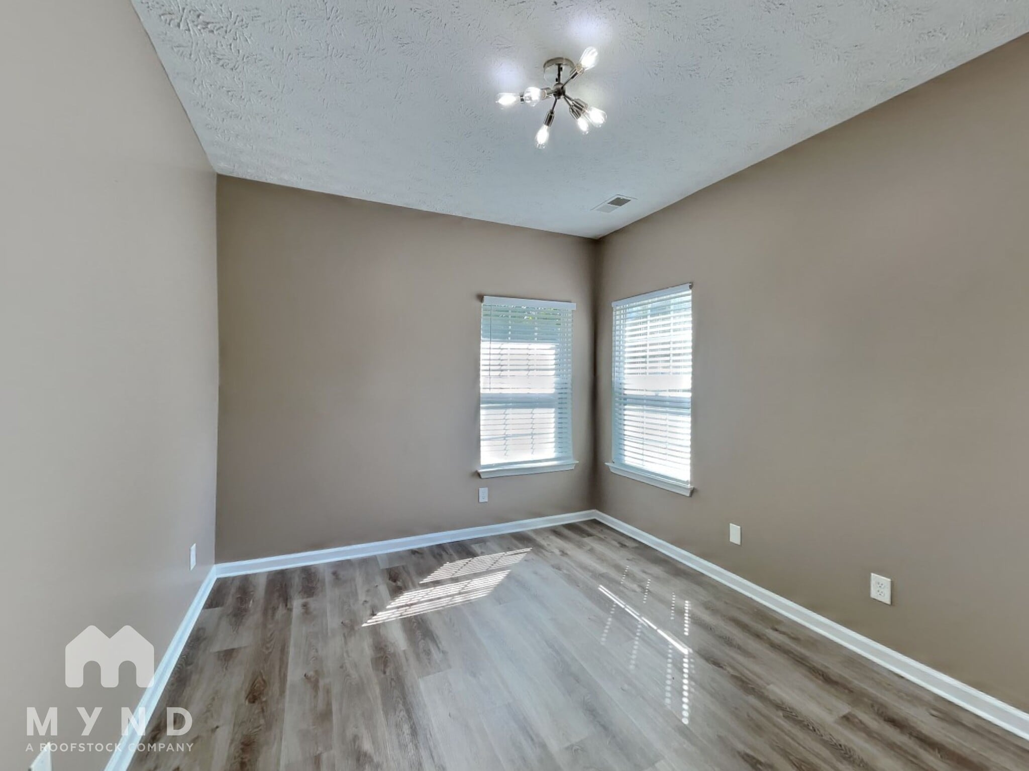 Building Photo - 8315 Somerset Way