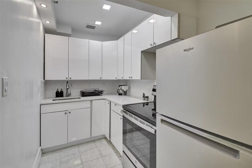 Building Photo - 1830 3rd Ave