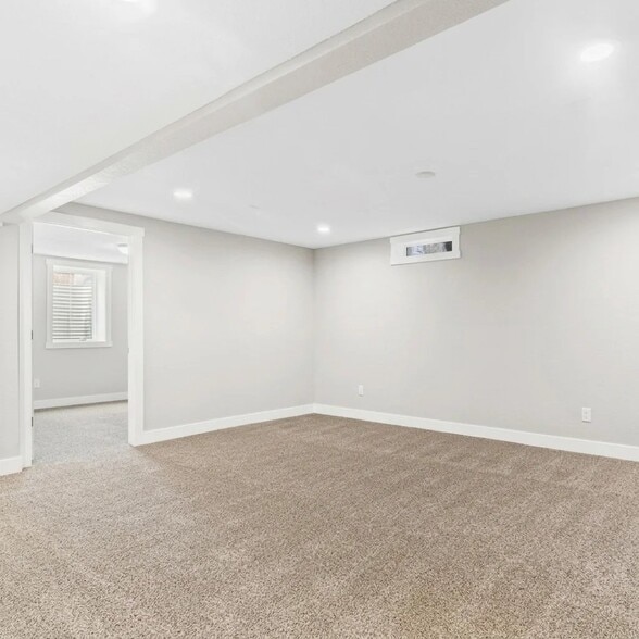 Building Photo - 89 W 81st Pl
