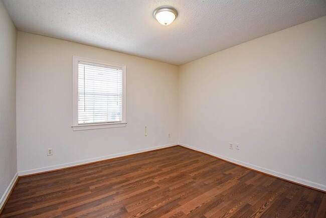 Building Photo - 11366 Oakcenter Dr