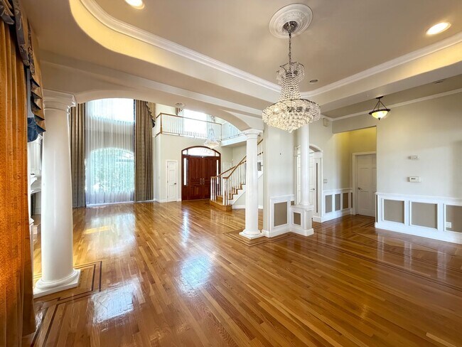 Building Photo - 738 Palmera Ct