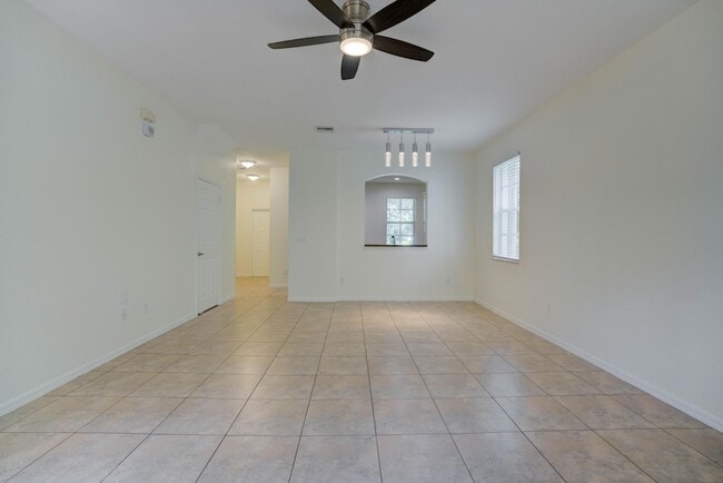 Building Photo - 158 W Thatch Palm Cir