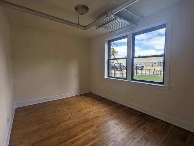 Building Photo - 2338 N Spaulding Ave