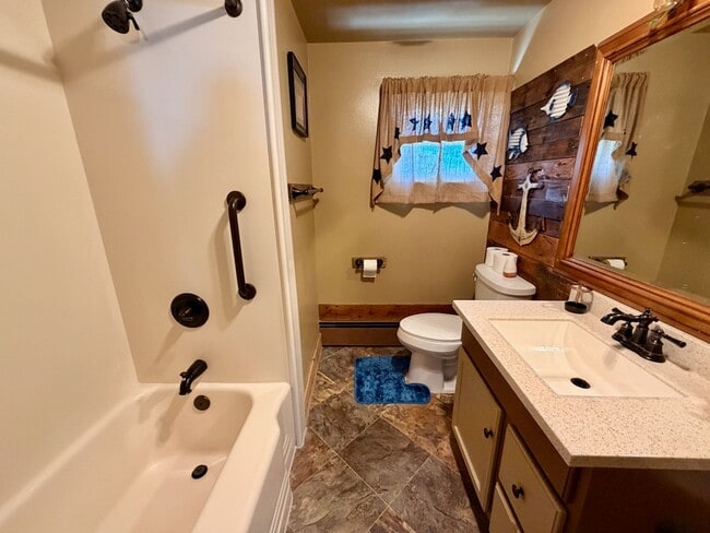 Building Photo - Ranch Home with 3 Bedrooms and a Yard