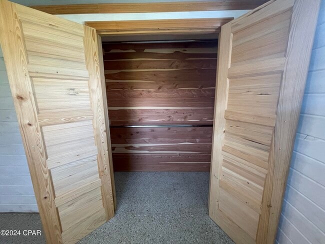 Building Photo - 305 Tarpon St