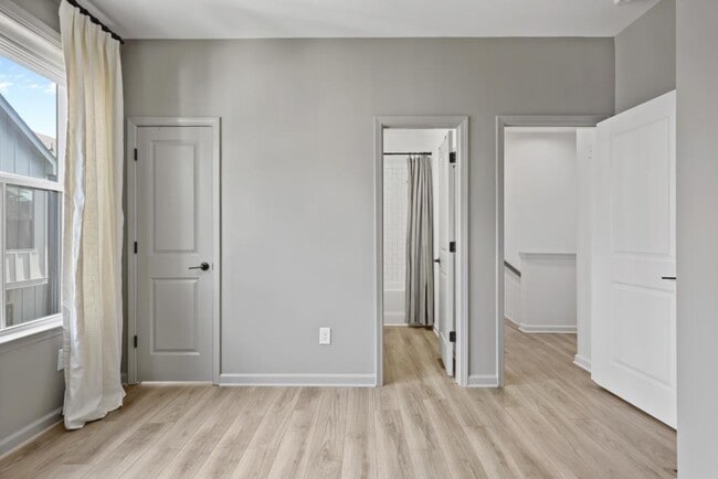 Building Photo - 121 Chestnut Cir