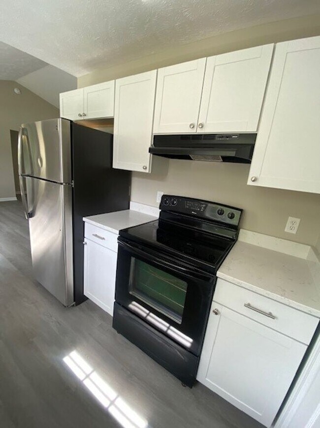 Building Photo - Welcome to this charming 3-bedroom, 2-bathroom home located in the vibrant city of Wilmington, NC.