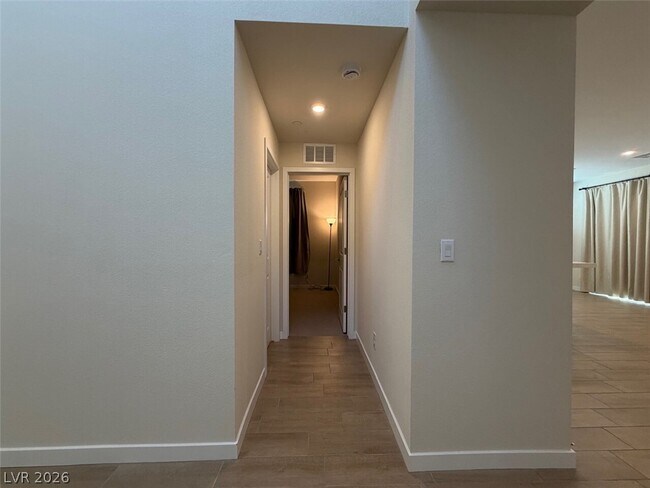 Building Photo - 227 Jaldena Ln