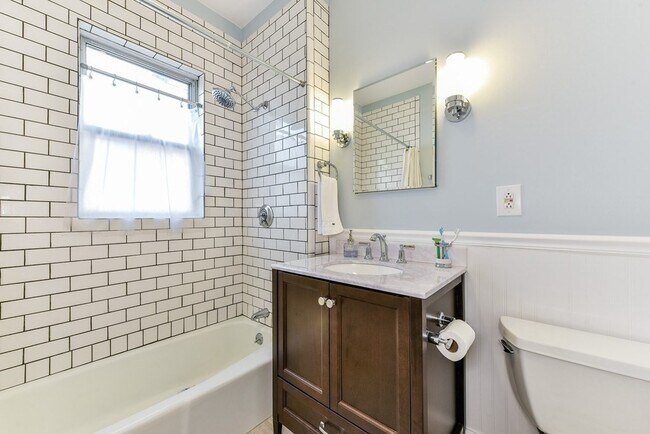 Building Photo - 132 Paul Gore St