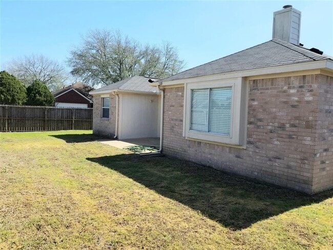 Building Photo - 19330 Larissa Dr