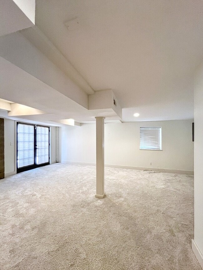 Building Photo - 640 Tobylynn Ct