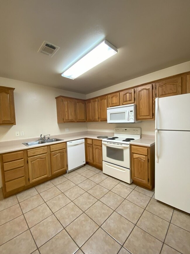 Building Photo - 108 Poplar St
