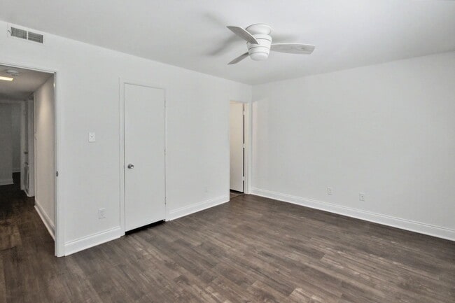 Building Photo - 2 Bedroom Condo In South Park!