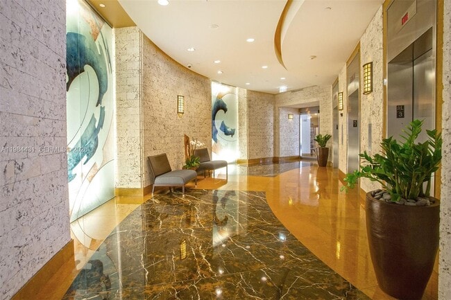 Building Photo - 801 Brickell Key Blvd