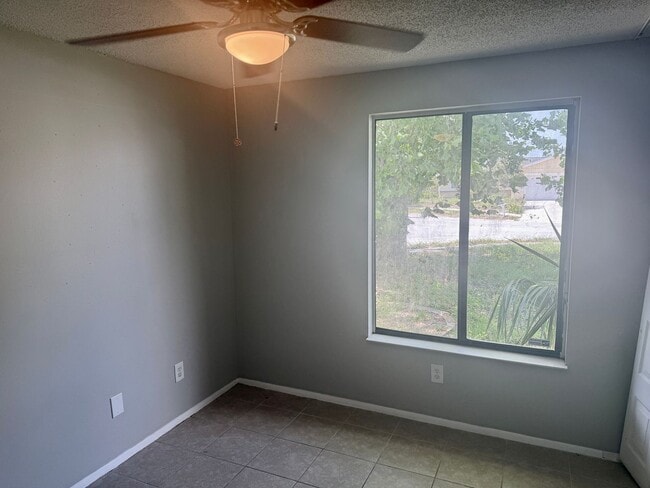 Building Photo - 3/2 in Port Richey!