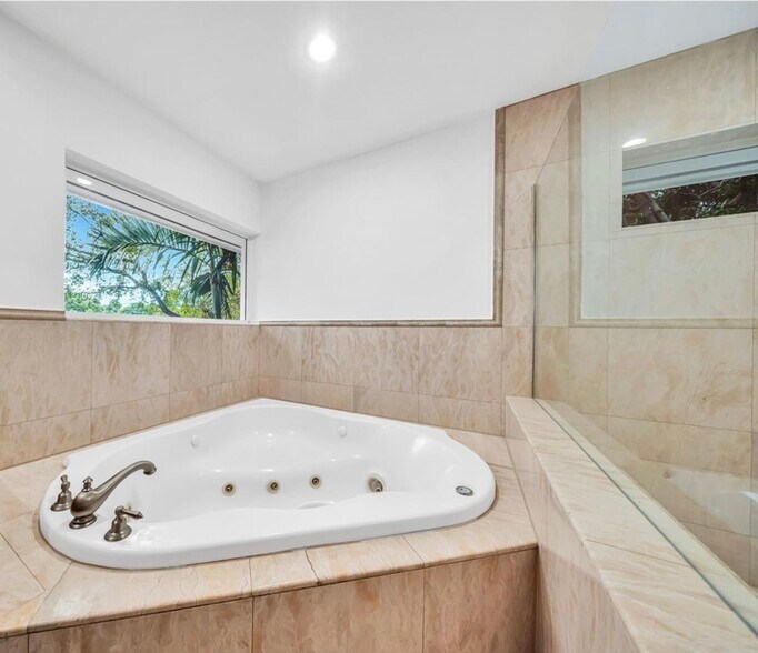 Building Photo - 4000 Alhambra Cir