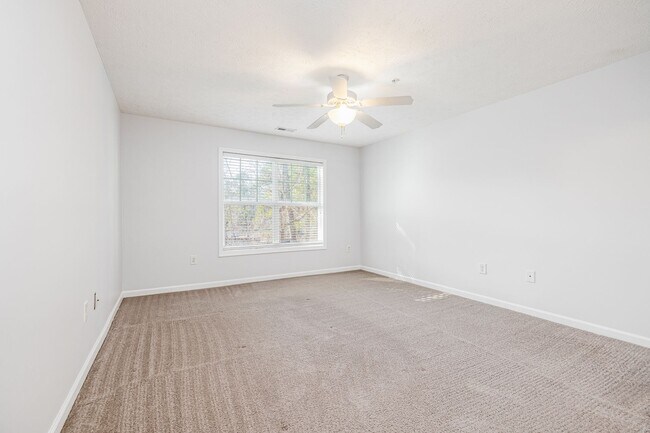 Building Photo - 3 Bedroom Lake View Condo on McFayden Lake with Lakeviews