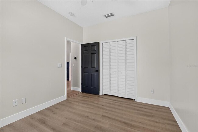 Building Photo - 10725 Banfield Dr