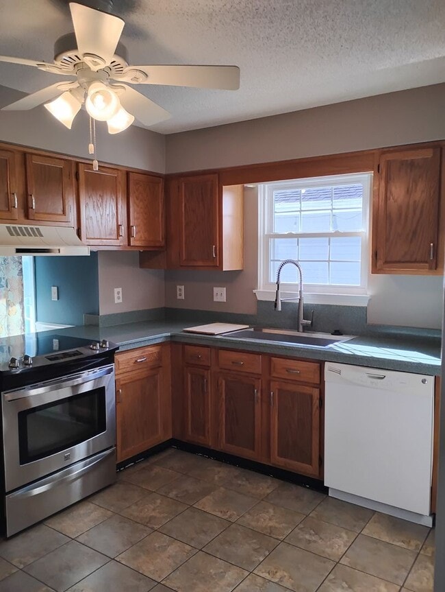 Building Photo - Gleneagles Drive