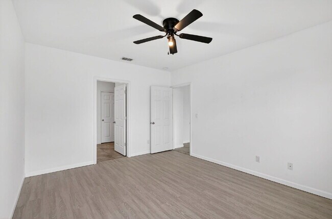 Building Photo - Renovated 4 Beds 2 Baths Single Family on Over a QTR Acre lot | Huge Yard