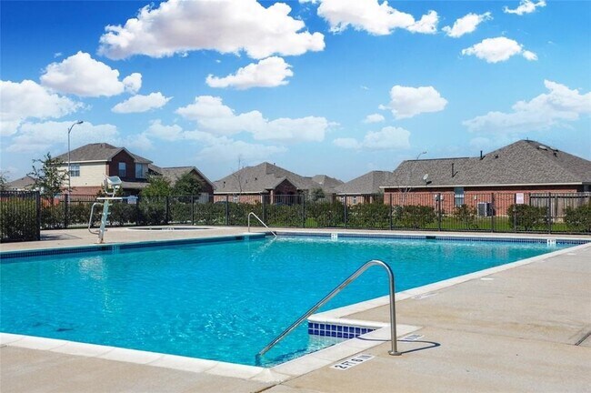 Building Photo - 15111 Longleaf Frst Dr