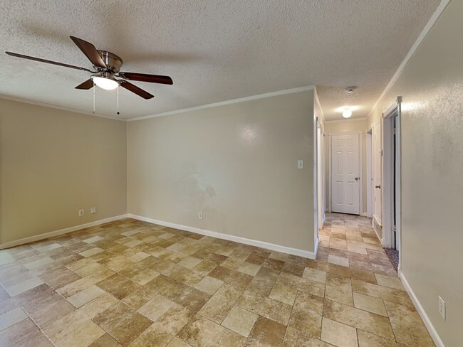 Building Photo - Cozy 3bd/1.5bth Home!!