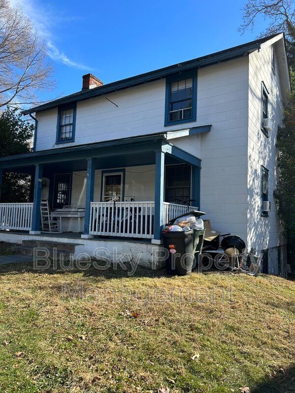 Building Photo - 1912 Stadium Rd