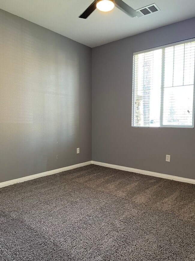 Building Photo - 11707 Christmas Rose Dr