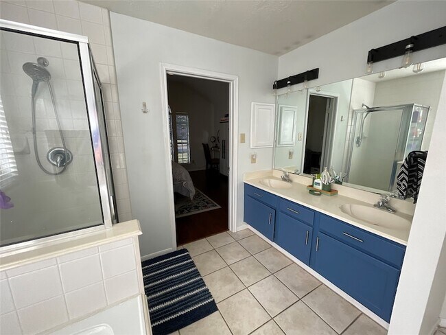 Building Photo - 14323 Cypress Ridge Dr