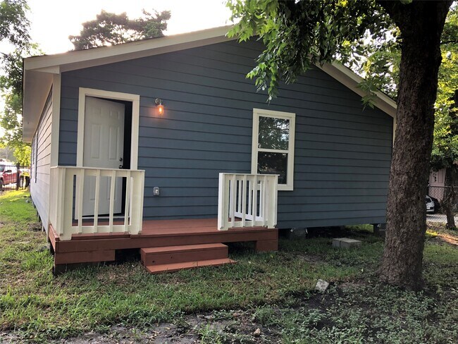 Building Photo - 8215 Canyon St