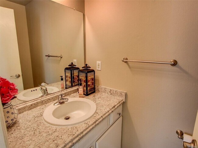 Building Photo - 854 S Rifle Way
