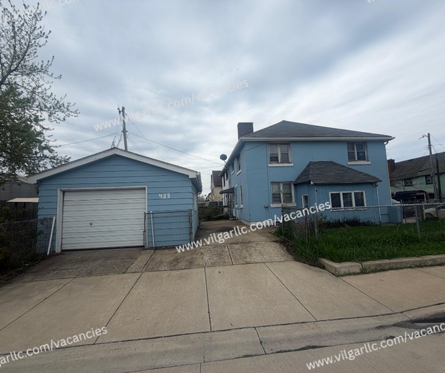 Building Photo - 4-bedrooms, 1-Bath - 2-floor Duplex Home