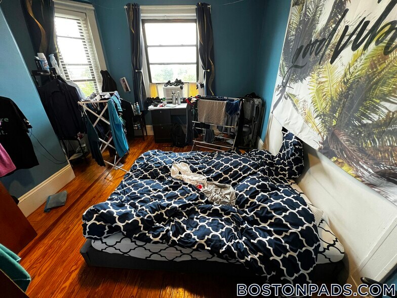 Building Photo - 2 Centre St