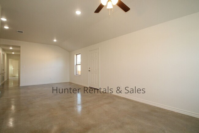 Building Photo - 1810 Ponca Trce