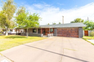 Building Photo - 730 E Solana Dr