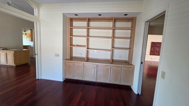 Building Photo - Golf Course Living in a Gated Harbor Hills Country Club – Lady Lake, FL