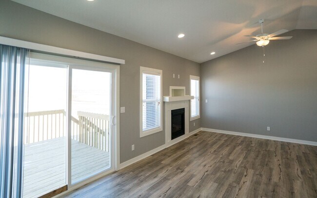 Building Photo - Beautiful 4 Bedroom Home! 3 Car Garage, NE...
