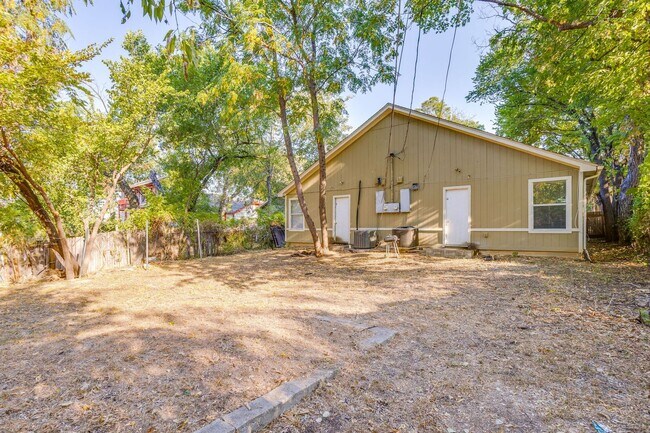 Building Photo - 2618 Bomar Ave