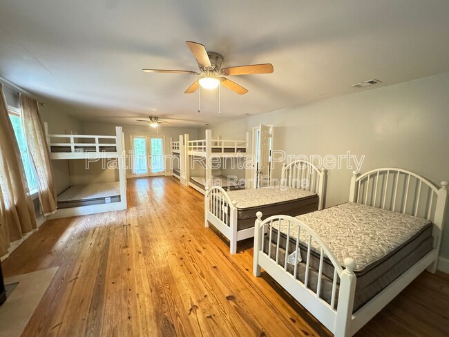 Building Photo - 971 Mountain Cove Rd