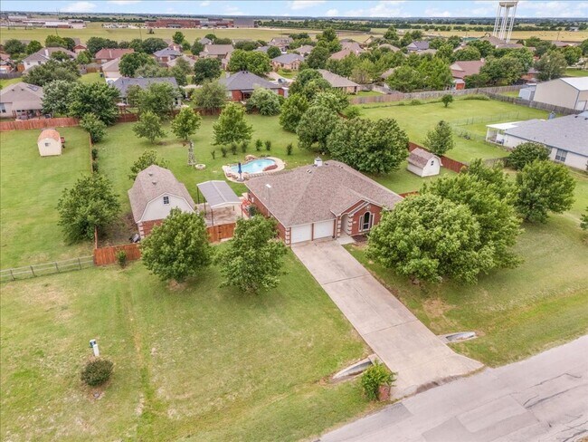 Building Photo - Luxury Lease on 1+ Acre with Saltwater Pool & Workshop in Ponder ISD!
