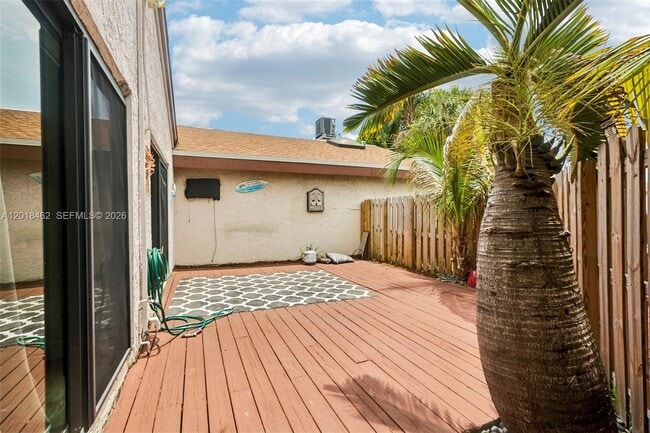 Building Photo - 2731 Parkview Dr S