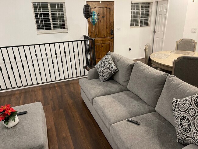 Living room - 26772 CA-189