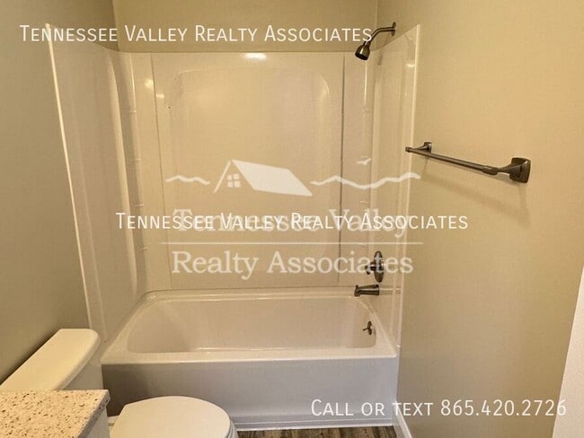 Building Photo - 997 Kirk Ave