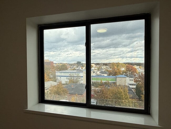 Building Photo - 100 Grandview Ave