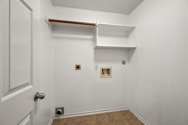 Building Photo - 5030 Birch Manor Ln