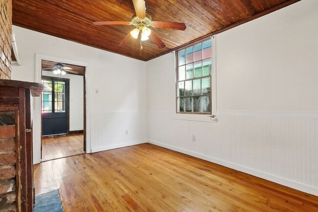 Building Photo - Precious Marigny Cottage! Must See!